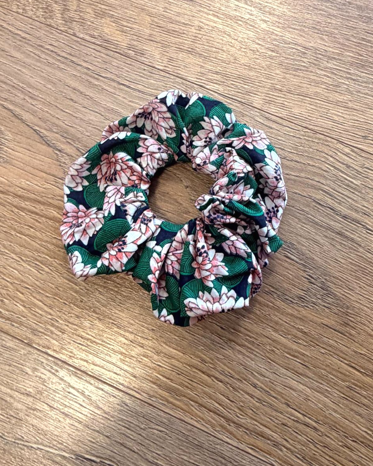 Chouchou motif lotus