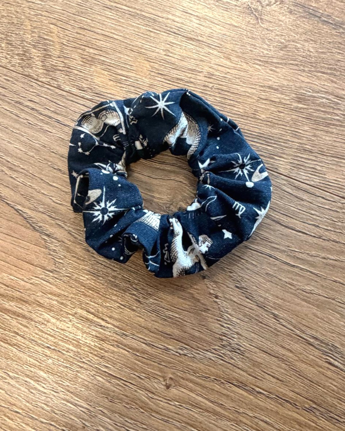 Chouchou bleu motif astres